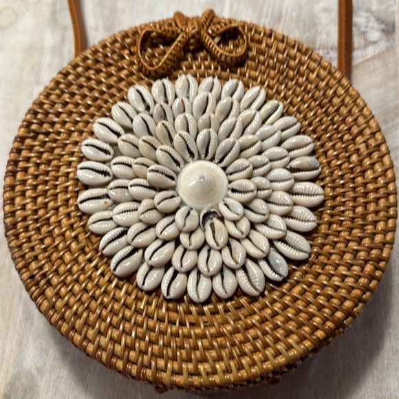 Anthropologie Shell Embellished Round Rattan Crossbody Bag - Picture 5 of 16